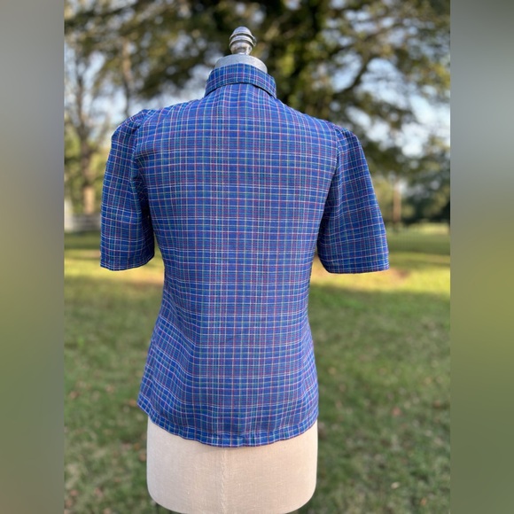 Shapely Vintage Blouse Button Up Top with Ascot Scarf Neck Tie 70s 80s - Picture 2 of 4